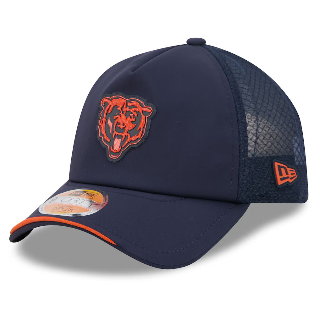 Men's Chicago Bears New Era Navy 2026 Sideline Apex 9FORTY Adjustable Trucker Hat