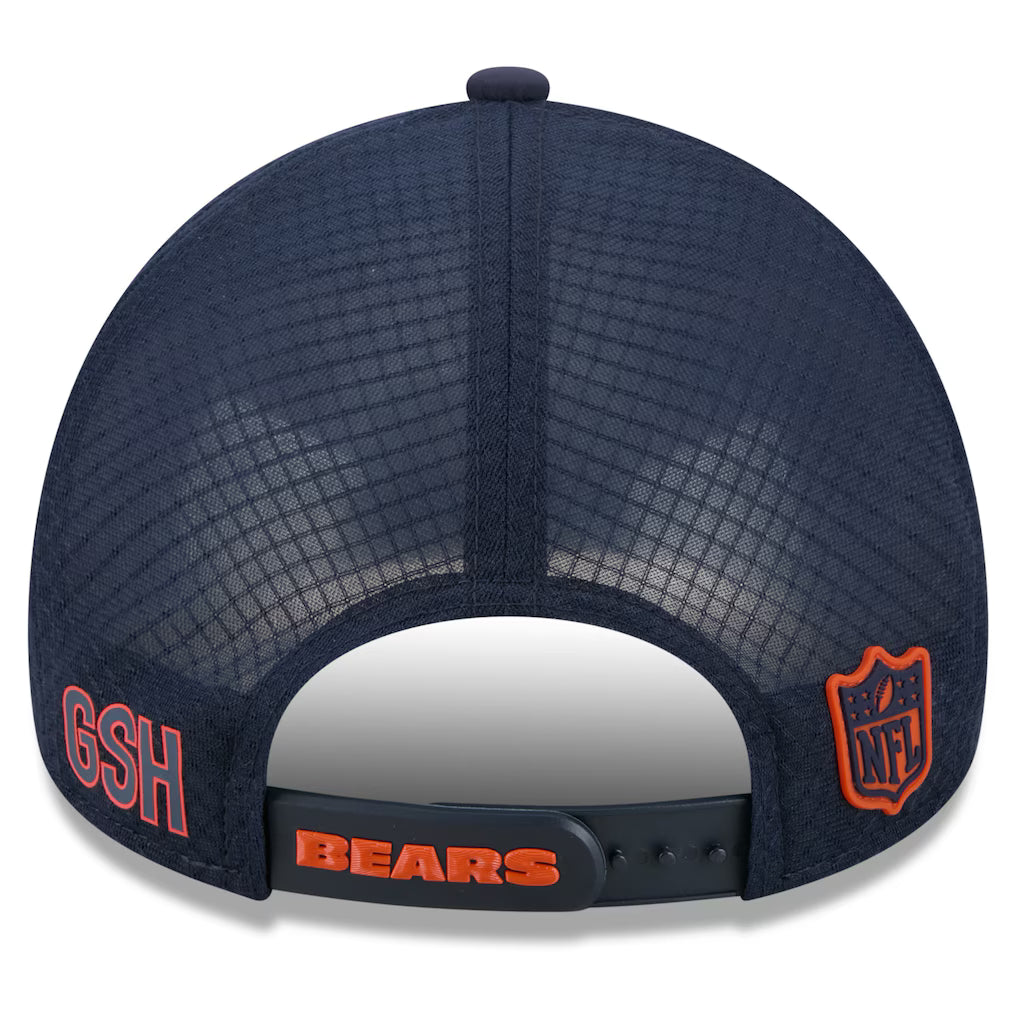 Men's Chicago Bears New Era Navy 2026 Sideline Apex 9FORTY Adjustable Trucker Hat