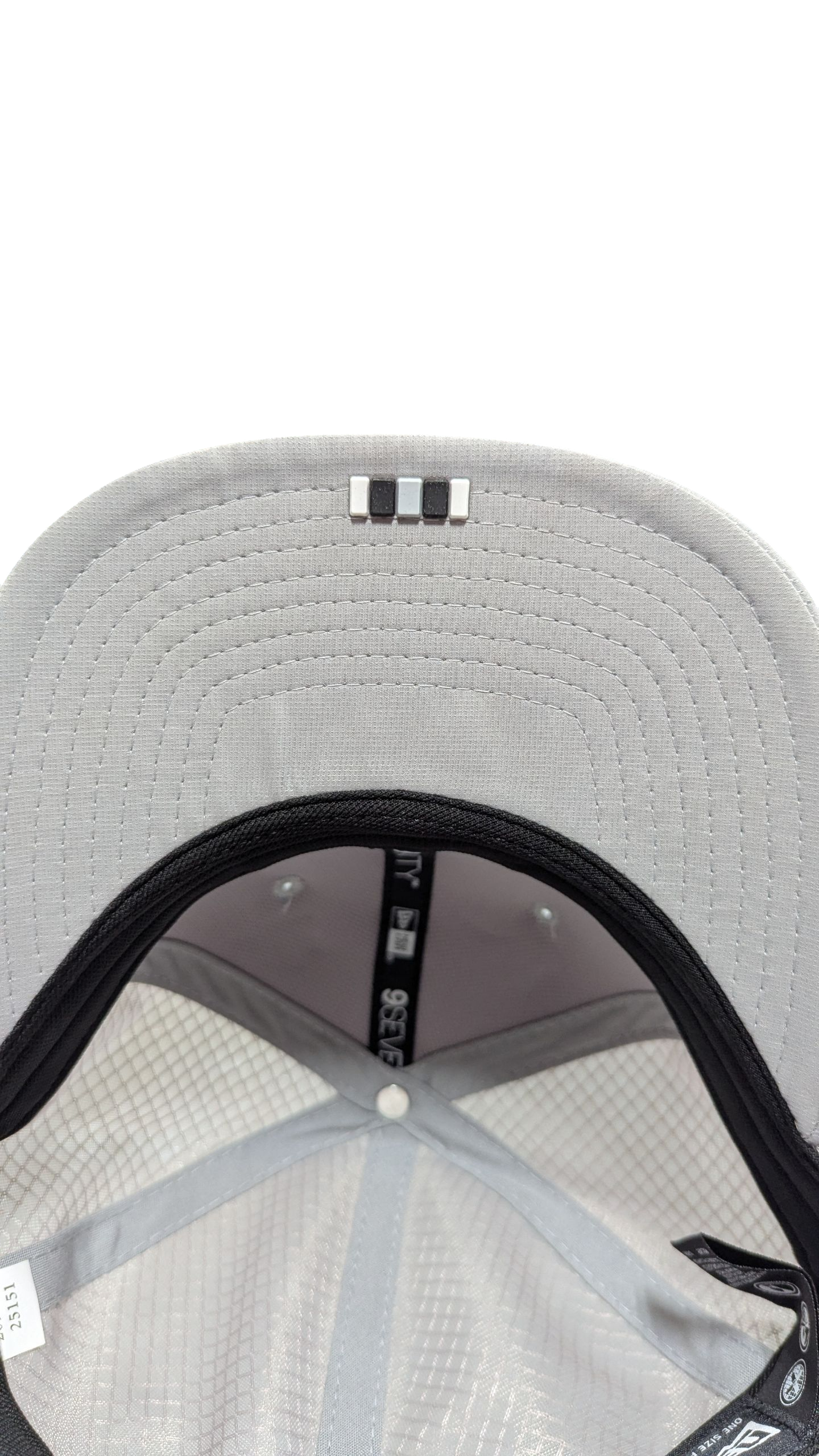 Men's Las Vegas Raiders New Era Gray 2025 NFL Sideline Heat 9SEVENTY Adjustable Hat - Pro Jersey Sports