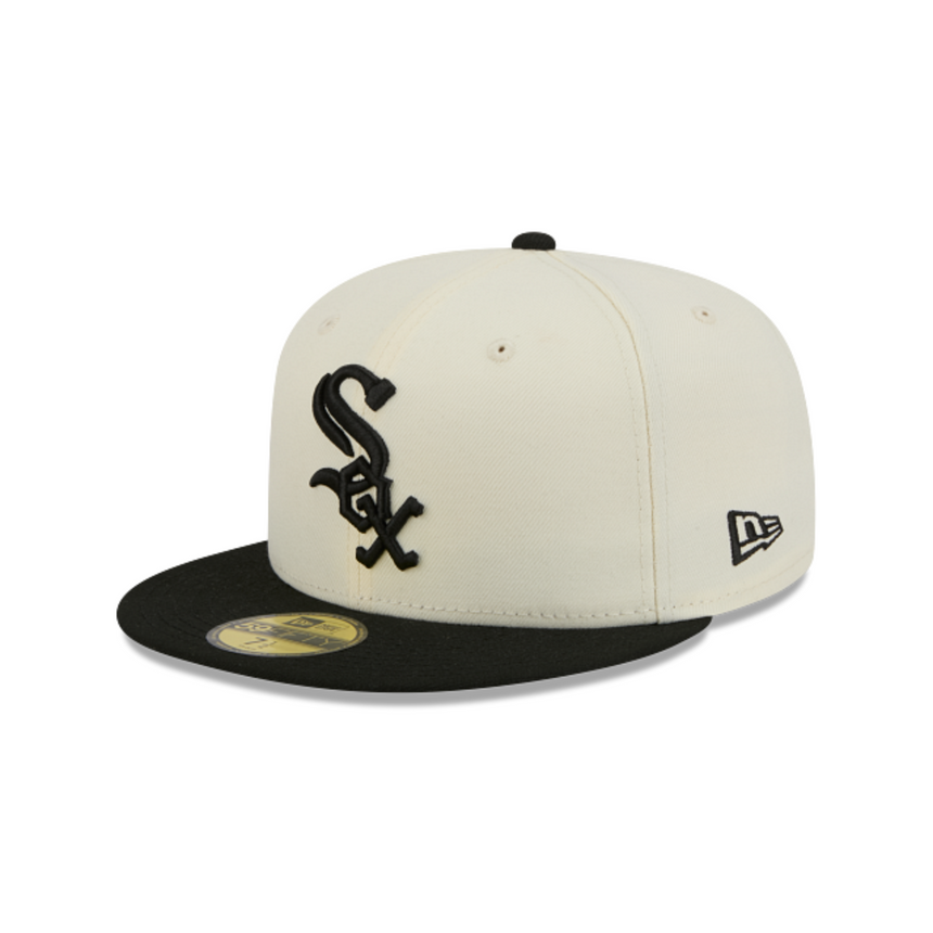 A New Era 59FIFTY fitted baseball cap in off-white and black, featuring the Chicago White Sox logo on the front and a black flat brim.