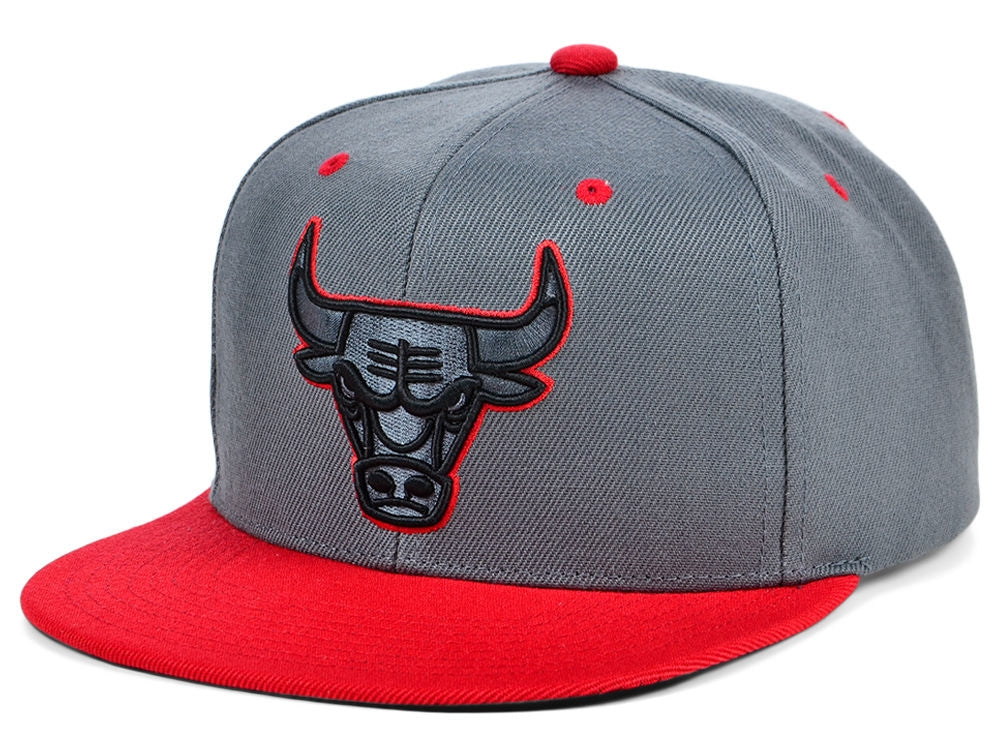 Chicago Bulls Mitchell & Ness Hardwood Classics Reload 2.0 Snapback Hat - Gray/Red