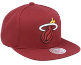 Men's Miami Heat Mitchell & Ness NBA Core basic Maroon Snapback Hat - Pro Jersey Sports