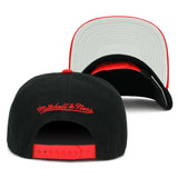 Men's Mitchell & Ness Chicago Bulls Core Black/Red Adjustable Snapback Hat - Pro Jersey Sports