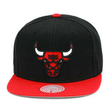 Men's Mitchell & Ness Chicago Bulls Core Black/Red Adjustable Snapback Hat - Pro Jersey Sports