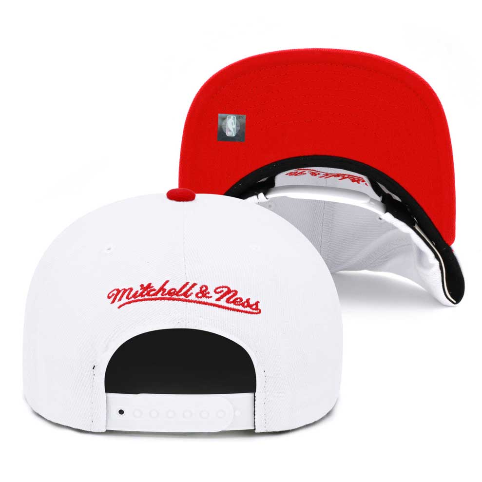 Men's Mitchell & Ness Chicago Bulls Core White and Red Adjustable Snapback Hat