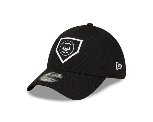Men's Chicago Cubs New Era Black 2022 Clubhouse 39THIRTY Flex Hat