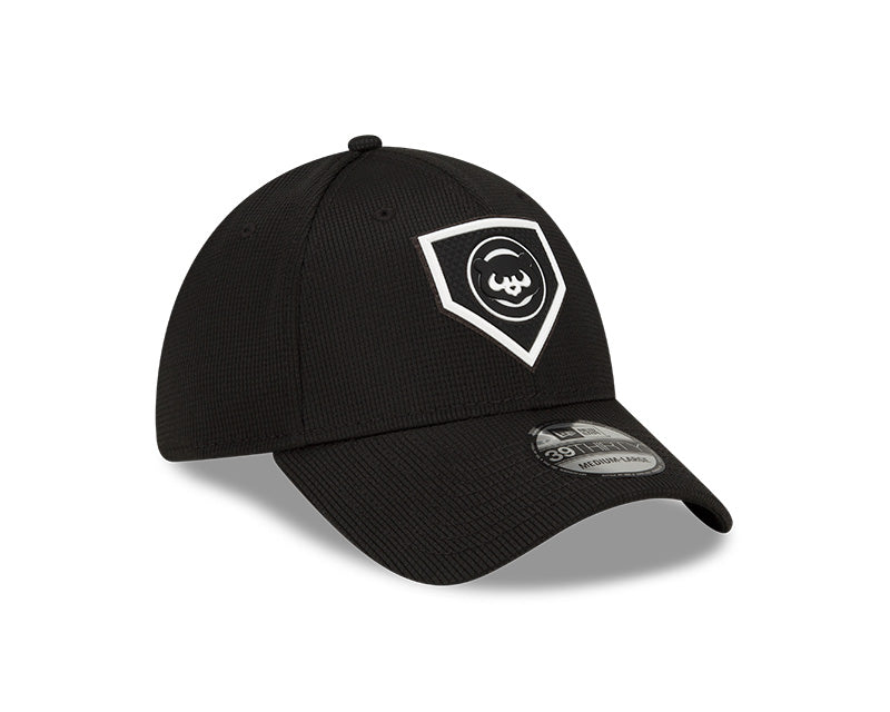 Men's Chicago Cubs New Era Black 2022 Clubhouse 39THIRTY Flex Hat