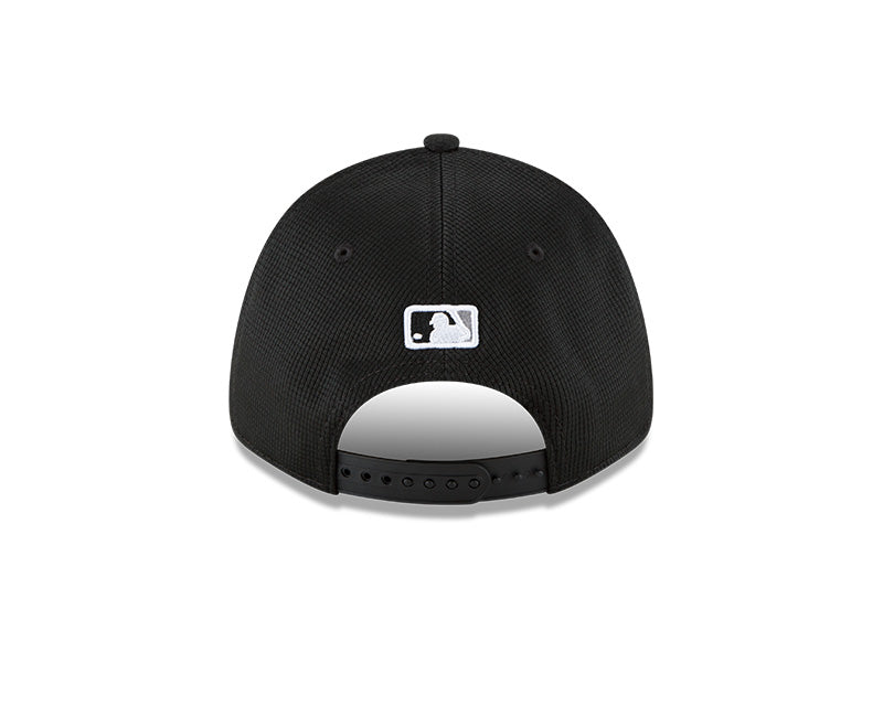 Men's Chicago White Sox New Era Black 2022 Clubhouse 9FORTY Adjustable Snapback Hat