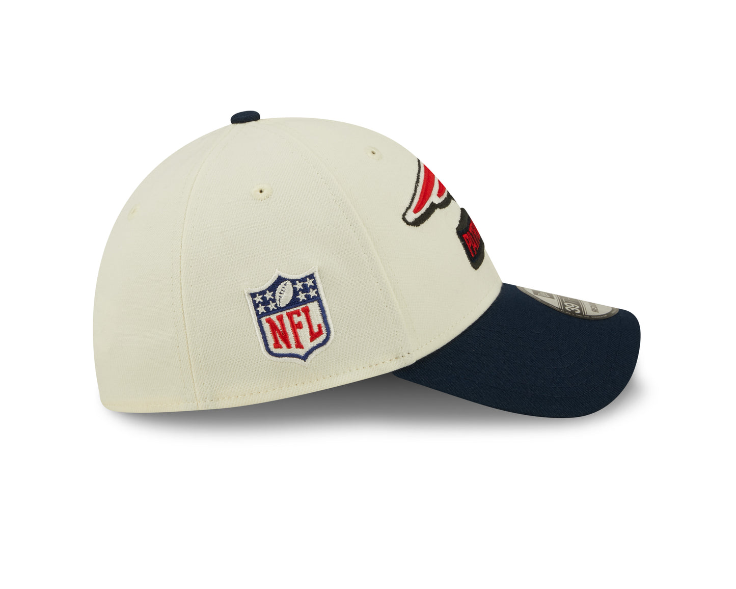 Men's New England Patriots New Era Cream/Navy 2022 Sideline 39THIRTY Flex Hat
