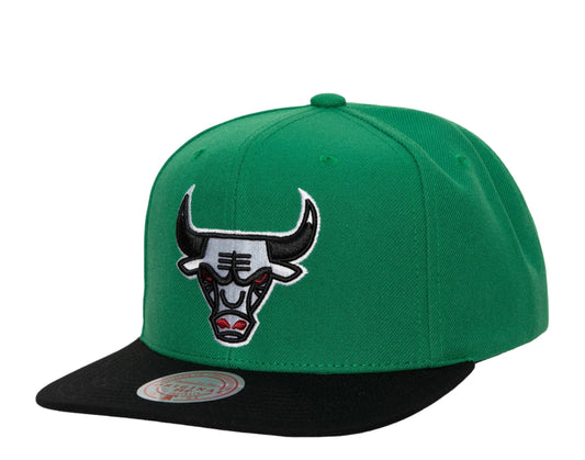 Men's Mitchell & Ness Chicago Bulls Core HWC Green/Black Adjustable Snapback Hat