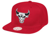 Mens NBA Chicago Bulls White Logo Team Ground Red Snapback Hat By Mitchell And Ness - Pro Jersey Sports