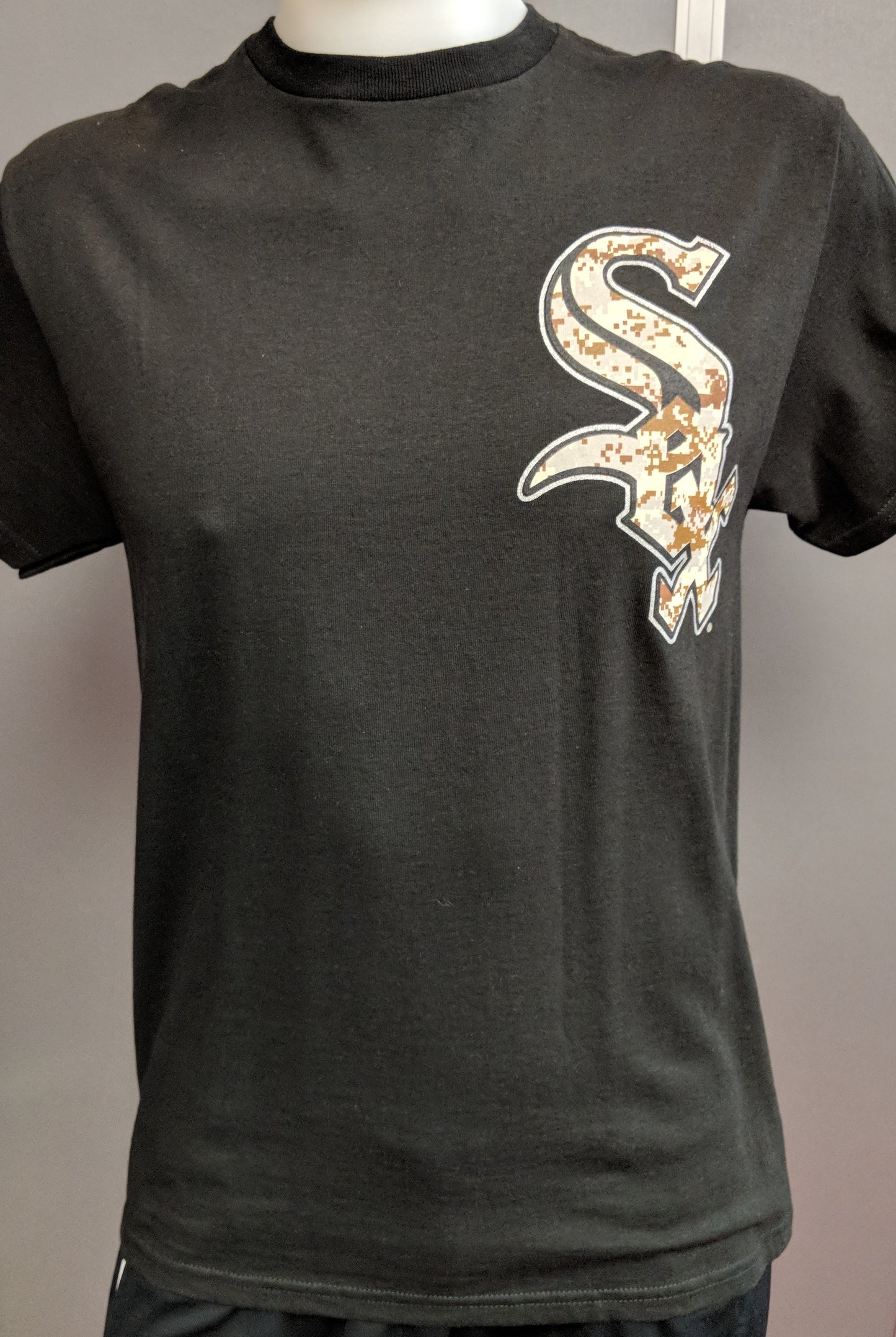 Chicago White Sox Paul Konerko Desert Camouflage Name & Number T-Shirt by Majestic Athletic