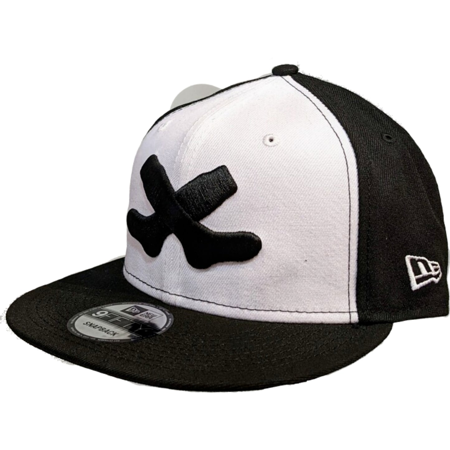 Mens Chicago White Sox New Era Black and White Cooperstown Collection 1926 Cross Socks 9FIFTY Side Patch Snapback Hat