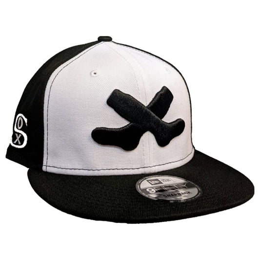 Mens Chicago White Sox New Era Black and White Cooperstown Collection 1926 Cross Socks 9FIFTY Side Patch Snapback Hat