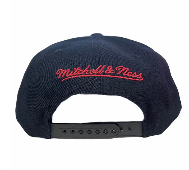 Chicago Bulls Mitchell & Ness Vital Holiday Snapback Hat – Black