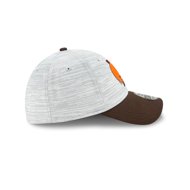 Cleveland Browns 2021 Training Camp On Field Gray/Brown New Era 39THIRTY Flex Fit Hat