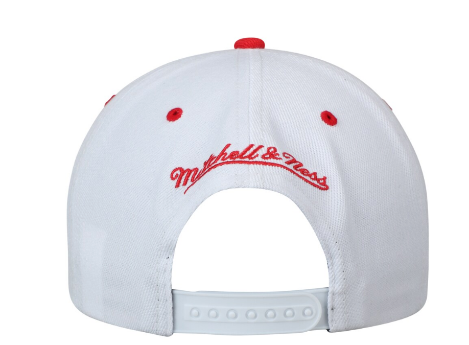 Men's Mitchell & Ness White/Red Chicago Bulls XL Pop Team Adjustable Snapback Hat