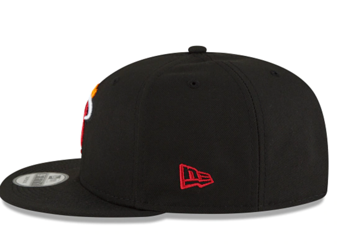 Mens Miami Heat NBA 2022 Back Half New Era Black 9FIFTY Snapback Hat