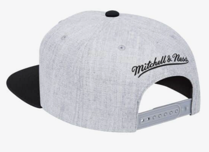 New York Knicks Mitchell & Ness Grey Black Pop Snapback Hat