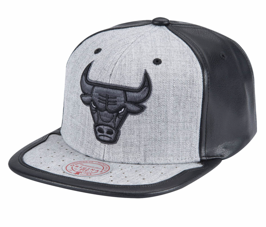 Chicago Bulls Day One Heather Gray & Black Mitchell & Ness Snapback Hat