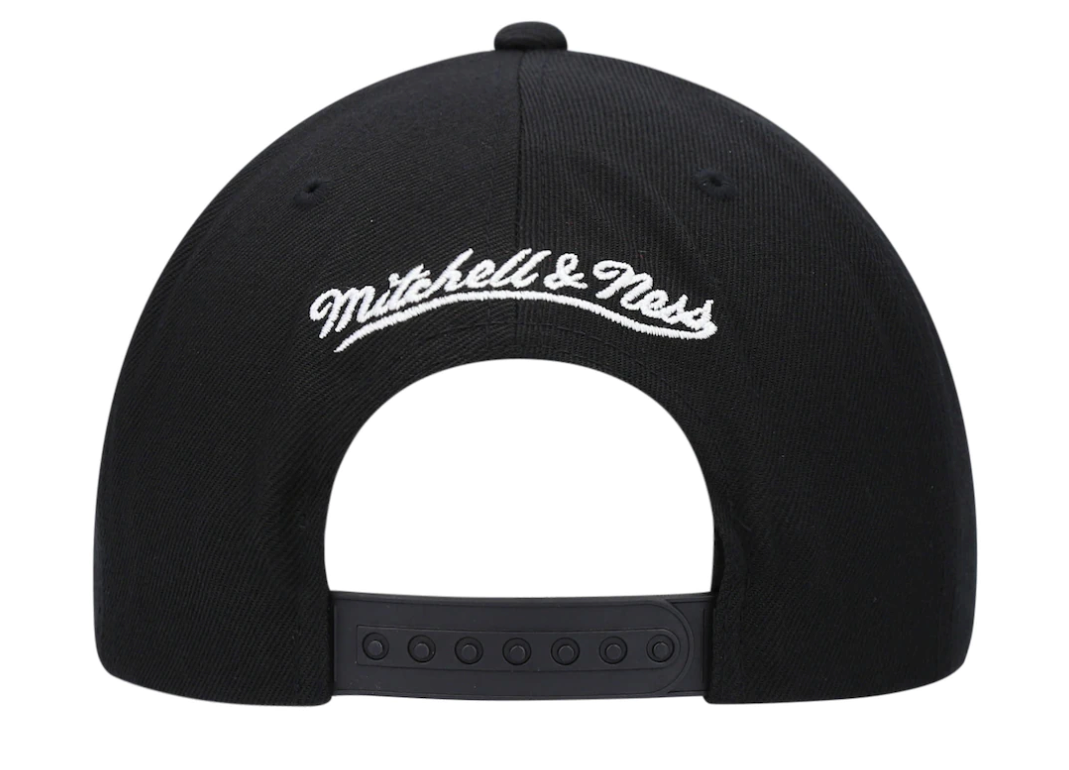 Men's Mitchell & Ness San Antonio Spurs Core Black Adjustable Snapback Hat