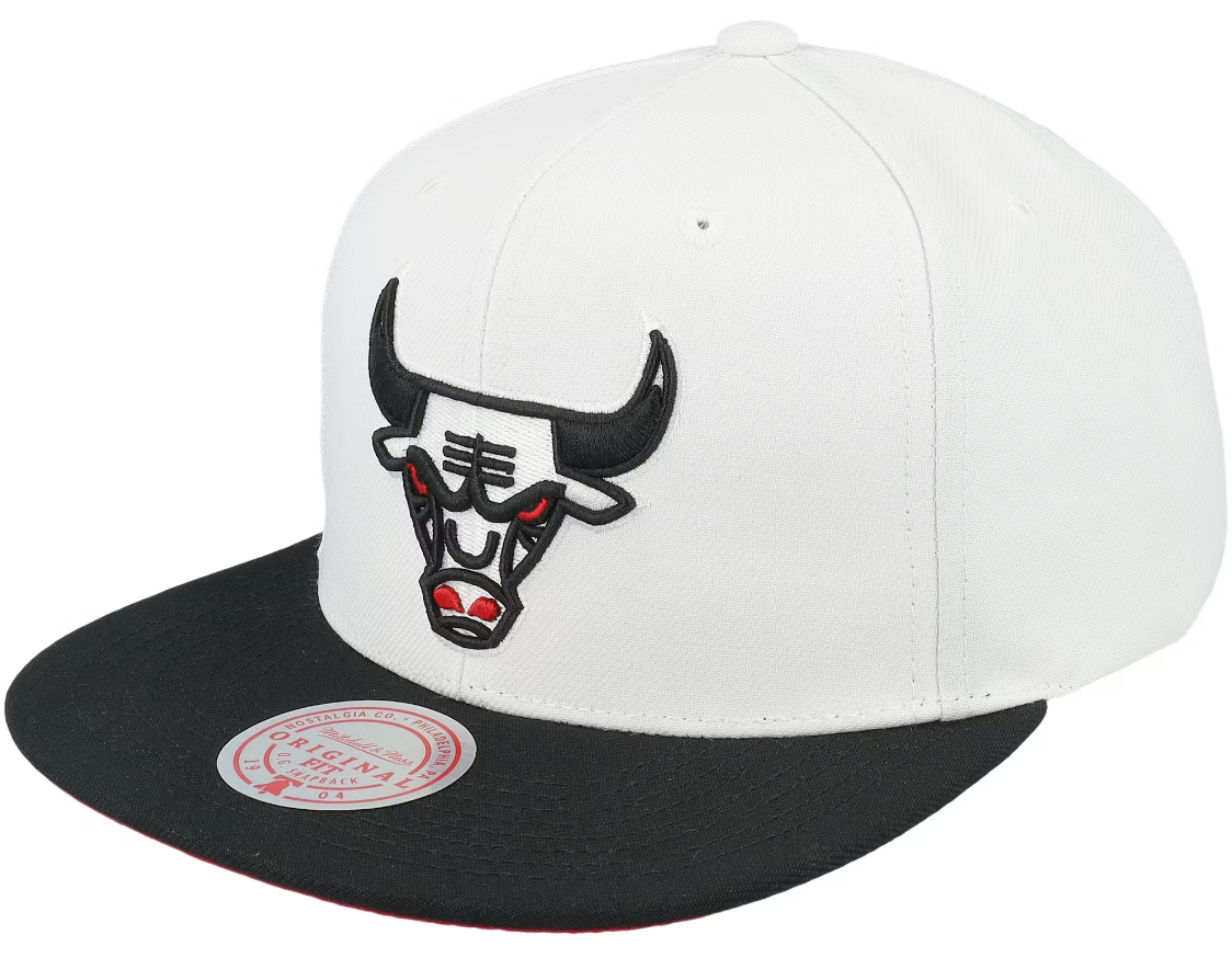 Men's Chicago Bulls White/Black Core Basic Mitchell & Ness Snapback Hat
