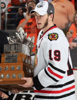 Jonathan Toews Chicago Blackhawks 2010 Stanley Cup Champions Conn Smythe Photo - Pro Jersey Sports