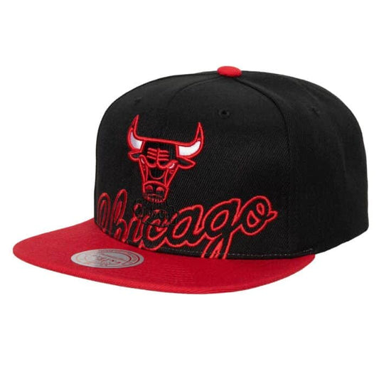 Men's Chicago Bulls Mitchell & Ness 2 Tone Black and Red Low Big Face Hardwood Classics Snapback Hat