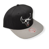 Mens's Chicago Bulls HWC Black/Grey Core Basic Mitchell & Ness Snapback Hat - Pro Jersey Sports