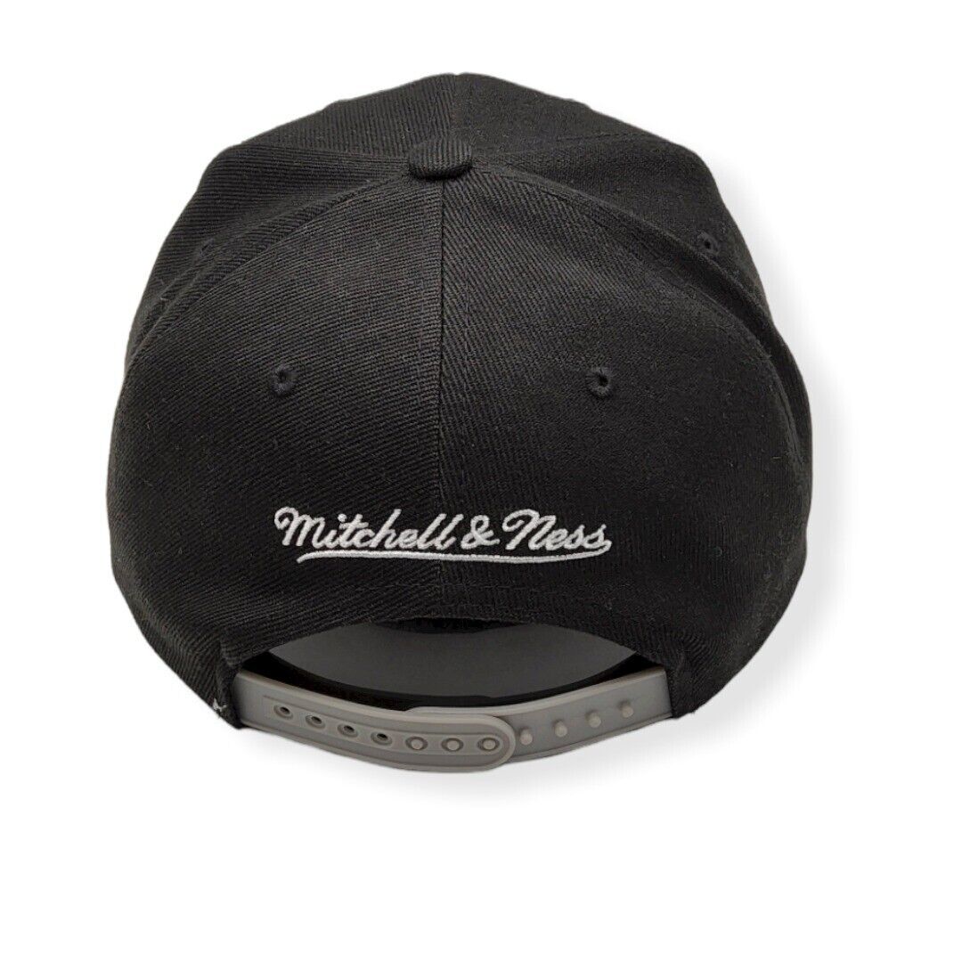 Mens's Chicago Bulls HWC Black/Grey Core Basic Mitchell & Ness Snapback Hat