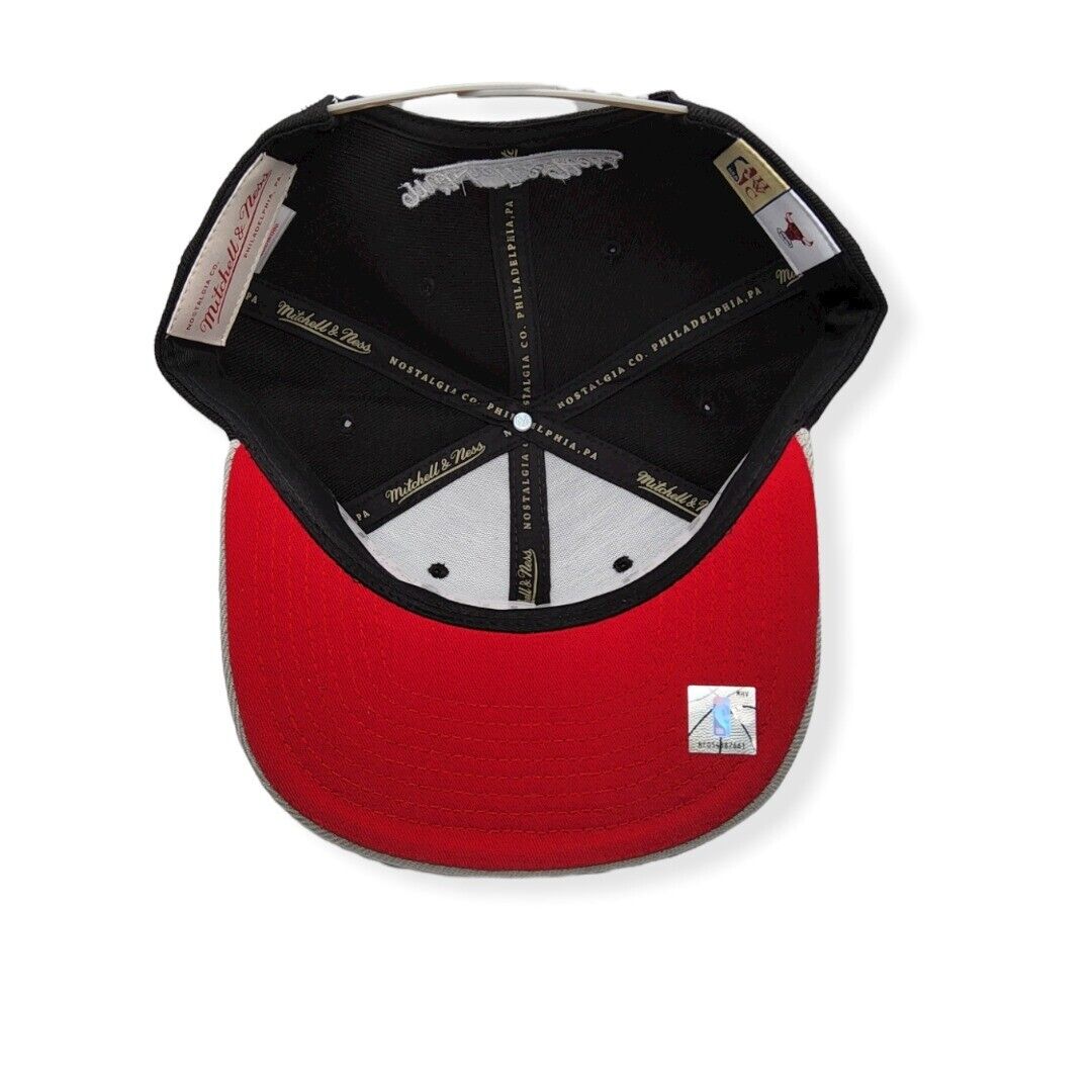 Mens's Chicago Bulls HWC Black/Grey Core Basic Mitchell & Ness Snapback Hat