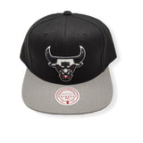 Mens's Chicago Bulls HWC Black/Grey Core Basic Mitchell & Ness Snapback Hat - Pro Jersey Sports