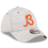 Men's Chicago Bears New Era Gray 2022 NFL Training Camp Official Coach Script 39THIRTY Flex Hat - Pro Jersey Sports